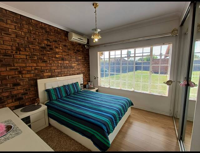 4 BEDROOM HOUSE FOR SALE IN DERSLEY